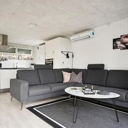 Elvina - 200m From The Sea By Interhome *