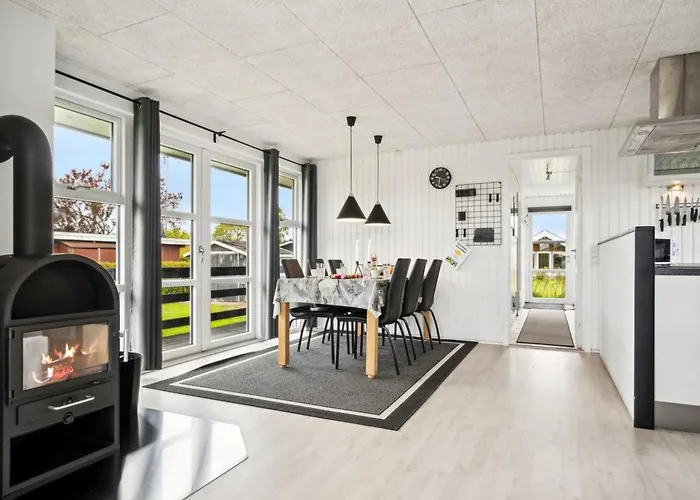 Elvina - 200m From The Sea By Interhome